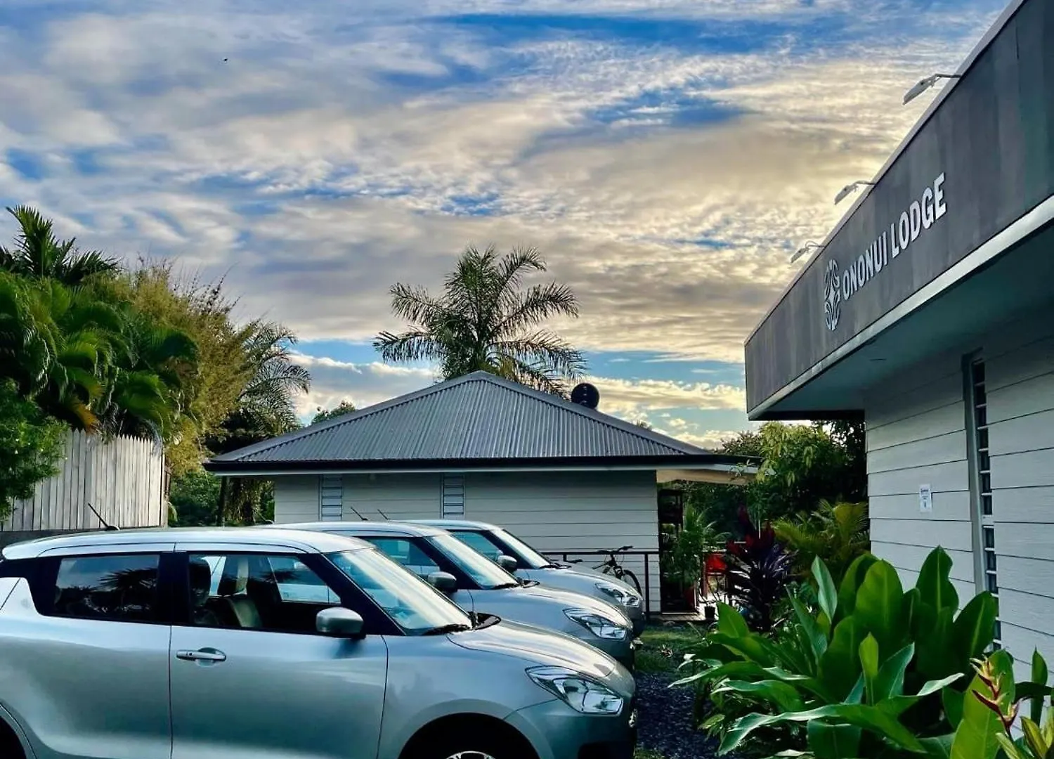게스트하우스 Ononui Lodge Airport, Ocean-View, Private Bathroom And Balcony, Free Wifi And Parking, On-Site Car Rental 파페에테 프랑스령 폴리네시아
