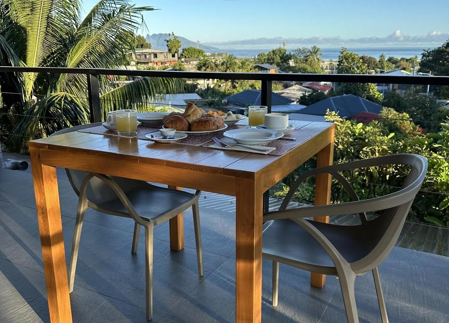 게스트하우스 Ononui Lodge Airport, Ocean-View, Private Bathroom And Balcony, Free Wifi And Parking, On-Site Car Rental 파페에테